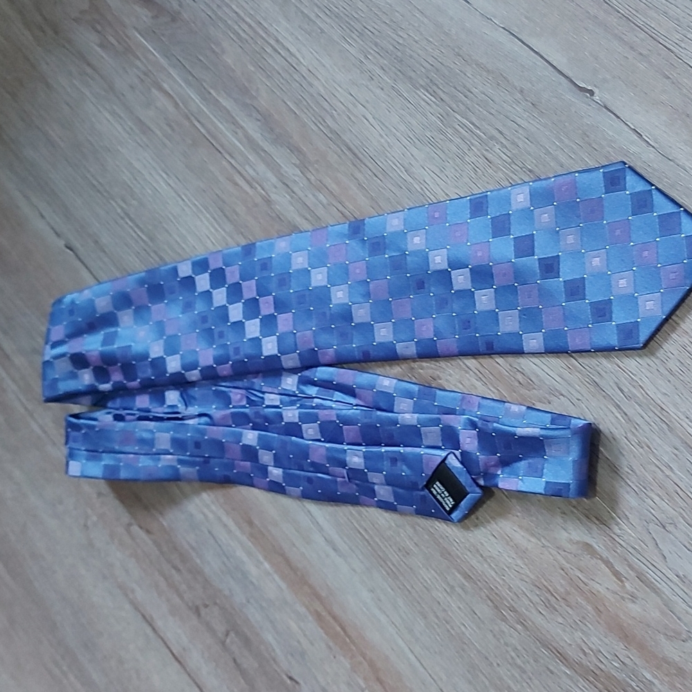 Kenneth Cole Reaction tie NWT